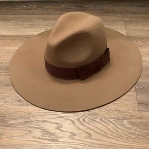 Small tan women brixton hat